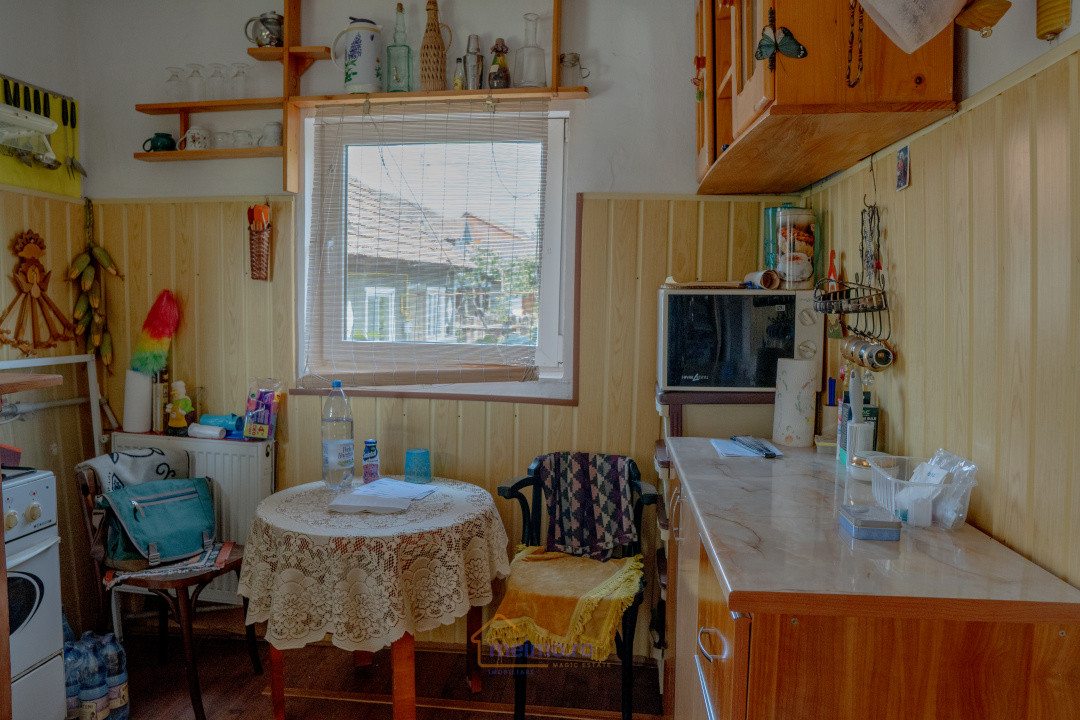 O casă, un teren, mai multe opțiuni – Comănești, Str. Moldovei