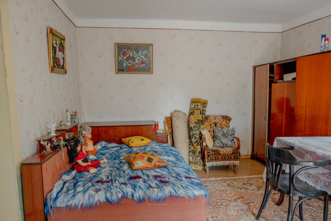 O casă, un teren, mai multe opțiuni – Comănești, Str. Moldovei