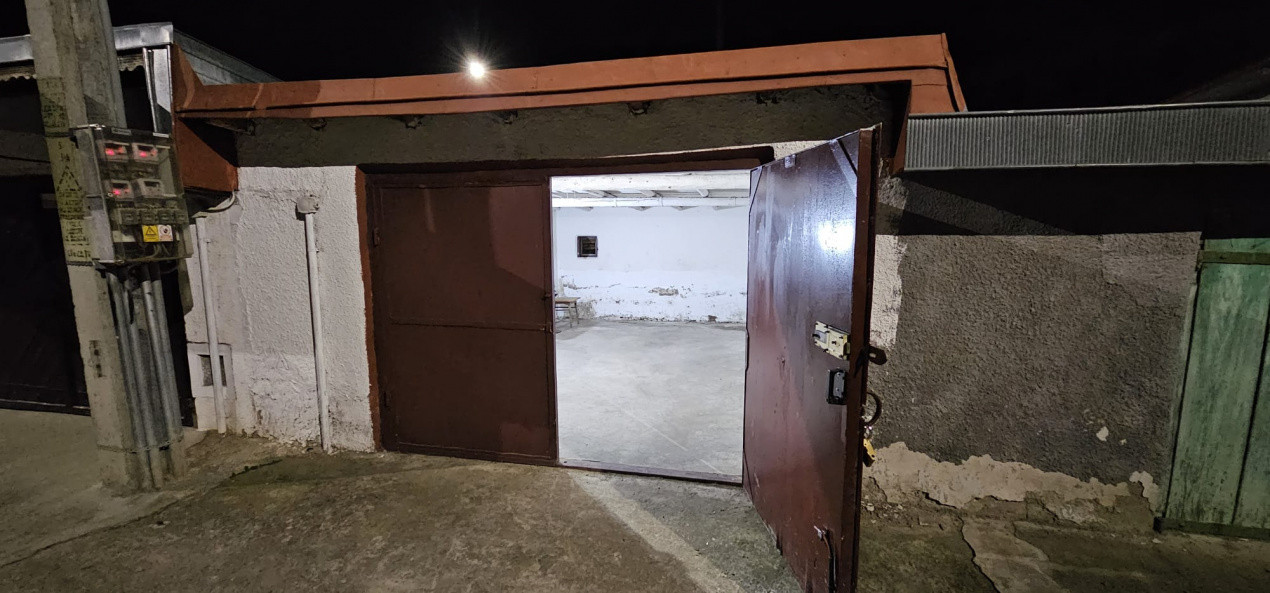 Garaj spațios și sigur în cartierul Lucăcești - Ideal pentru mașină!