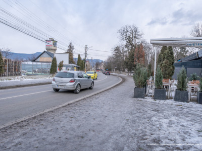 Comănești, lângă Poliție – geamuri mari, vizibil