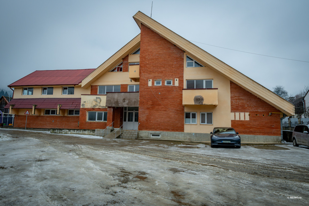 Clădire pentru clinică, pensiune sau centru social - Zemeș