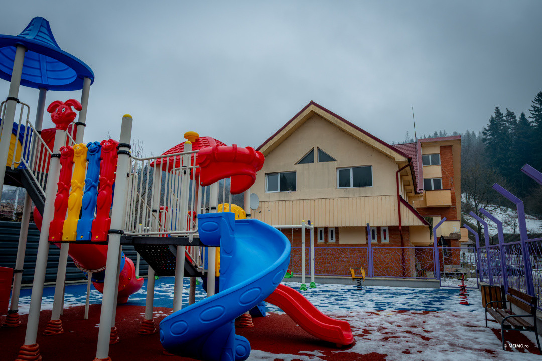 Clădire pentru clinică, pensiune sau centru social - Zemeș