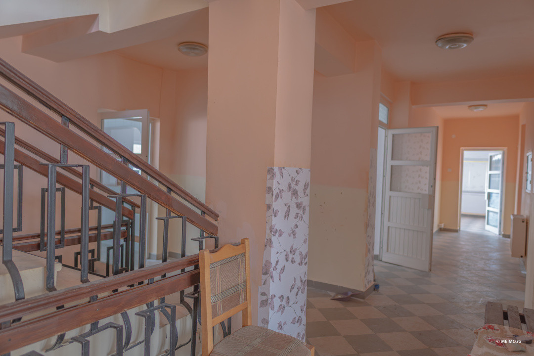 Clădire pentru clinică, pensiune sau centru social - Zemeș