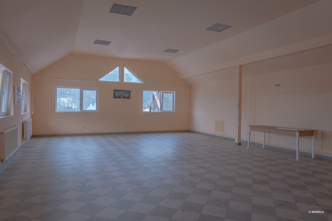 Clădire pentru clinică, pensiune sau centru social - Zemeș
