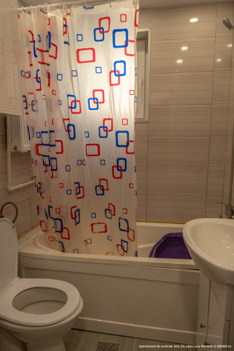 Apartament de inchiriat, zona Luca Moinesti, bloc A3, parter